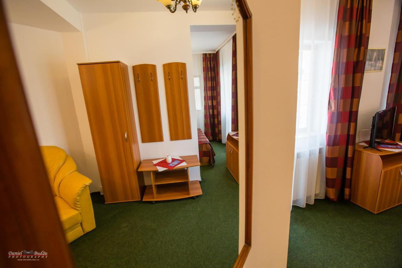 Pensiunea Vila Europa เดวา ภายนอก รูปภาพ